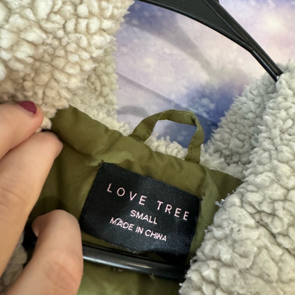 Love tree jacket 🛍 - Picture 2 of 3